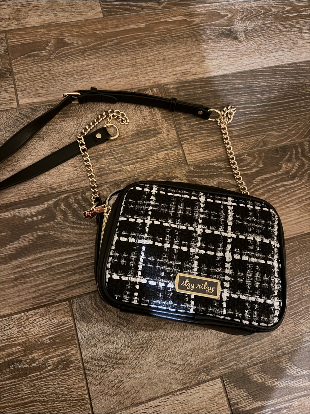 Itzy Ritzy crossbody bag. Never used